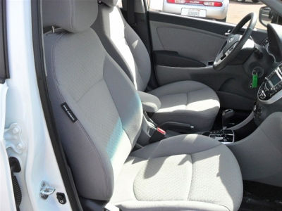 2012 Hyundai Accent  SE