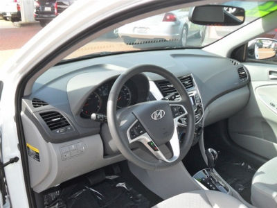 2012 Hyundai Accent  SE