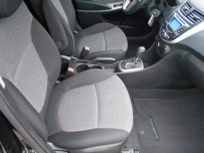 2012 Hyundai Accent  SE