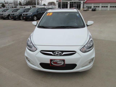 2013 Hyundai Accent  SE