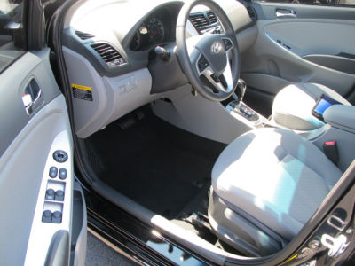 2012 Hyundai Accent  SE