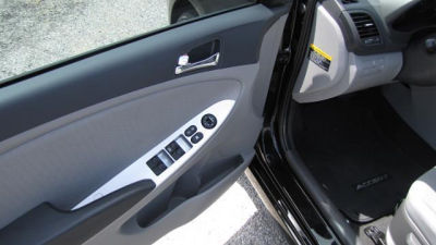 2012 Hyundai Accent  SE