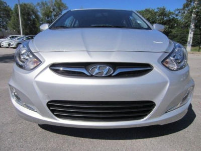 2012 Hyundai Accent  SE