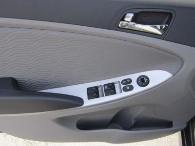 2012 Hyundai Accent  GLS