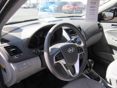 2012 Hyundai Accent  GLS