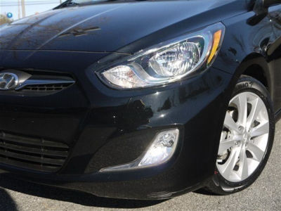 2012 Hyundai Accent SE