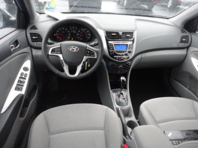 2013 Hyundai Accent  SE