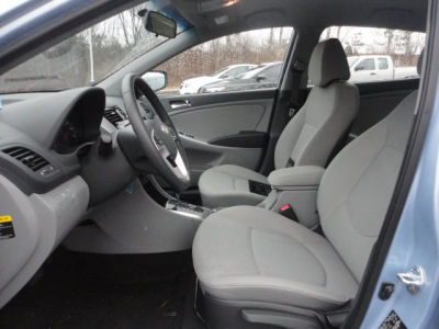 2013 Hyundai Accent  SE