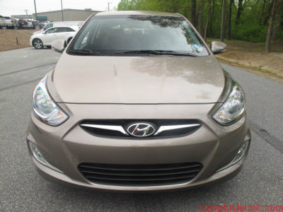 2013 Hyundai Accent  SE