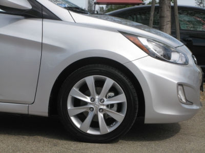 2012 Hyundai Accent SE