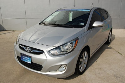 2012 Hyundai Accent  SE