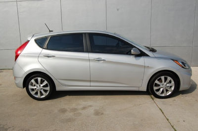 2012 Hyundai Accent  SE