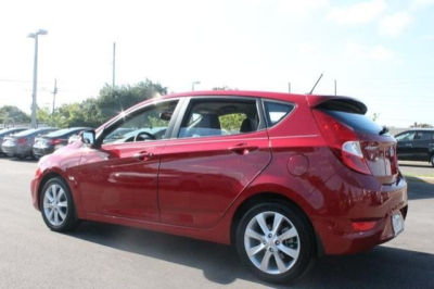 2013 Hyundai Accent  SE