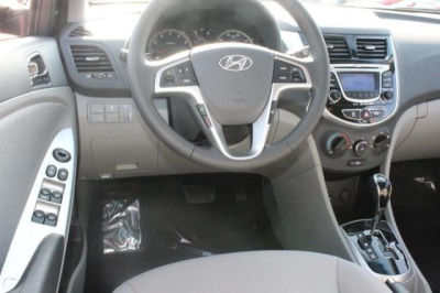 2013 Hyundai Accent  SE