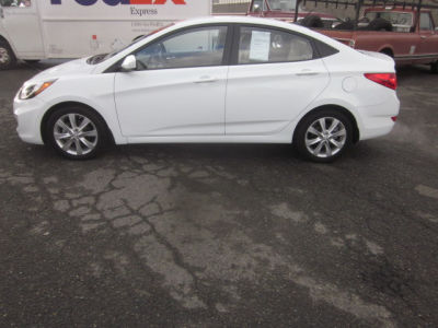 2012 Hyundai Accent  GLS