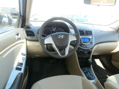 2012 Hyundai Accent GLS