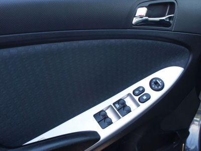 2012 Hyundai Accent  SE