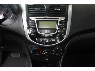 2012 Hyundai Accent  SE