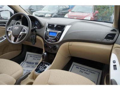 2012 Hyundai Accent  GLS