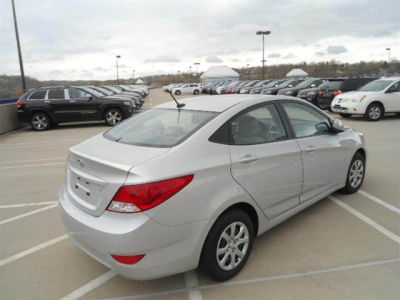 2013 Hyundai Accent  GLS