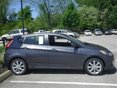 2012 Hyundai Accent  SE