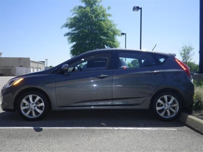 2012 Hyundai Accent  SE