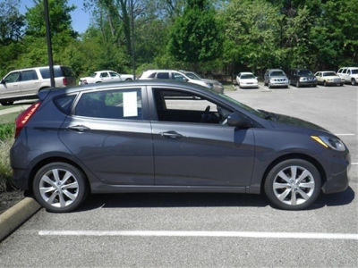 2012 Hyundai Accent  SE