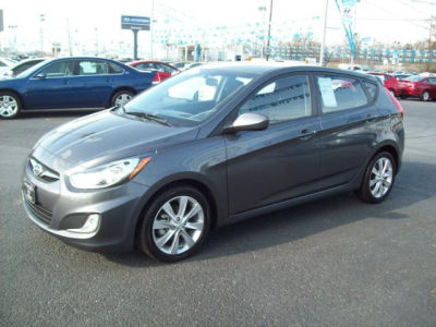 2012 Hyundai Accent  SE