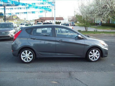 2012 Hyundai Accent  SE