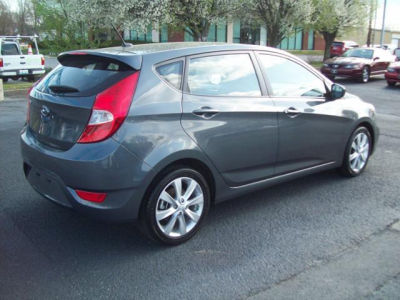 2012 Hyundai Accent  SE