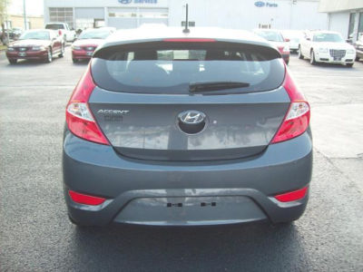 2012 Hyundai Accent  SE