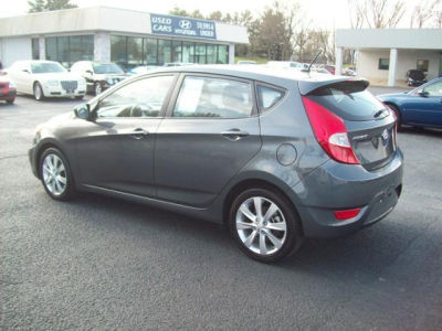 2012 Hyundai Accent  SE