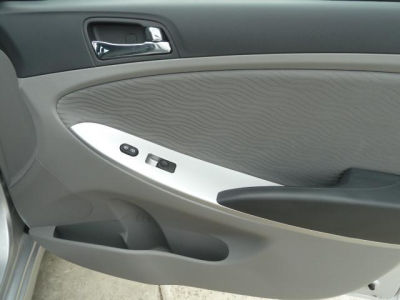 2012 Hyundai Accent  GLS