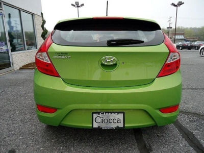 2012 Hyundai Accent  SE