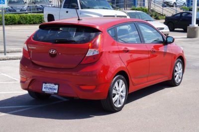 2012 Hyundai Accent  SE