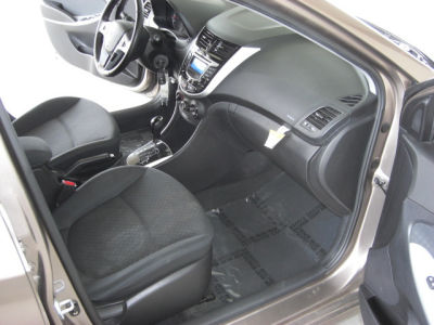 2012 Hyundai Accent SE