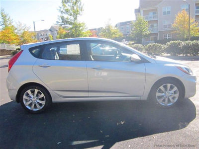 2012 Hyundai Accent  SE