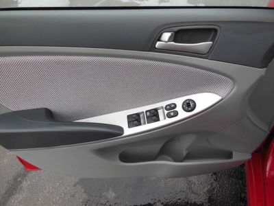 2012 Hyundai Accent  GS