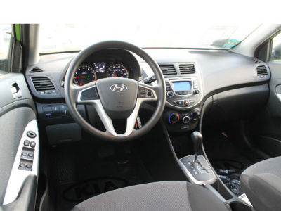 2013 Hyundai Accent  SE