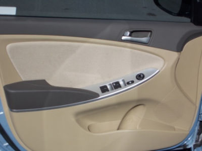 2012 Hyundai Accent  GLS