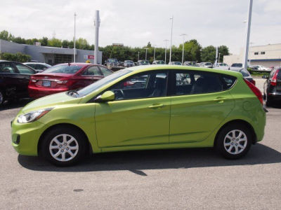 2012 Hyundai Accent  SE