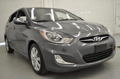 2012 Hyundai Accent  SE