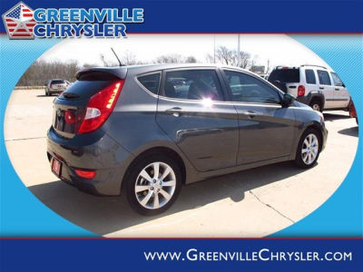 2012 Hyundai Accent SE