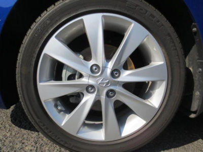 2012 Hyundai Accent  SE