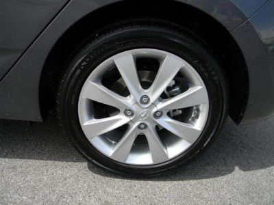 2012 Hyundai Accent  SE