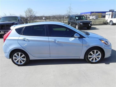 2012 Hyundai Accent  SE