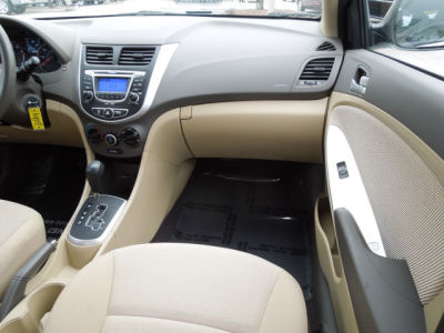 2012 Hyundai Accent  GLS