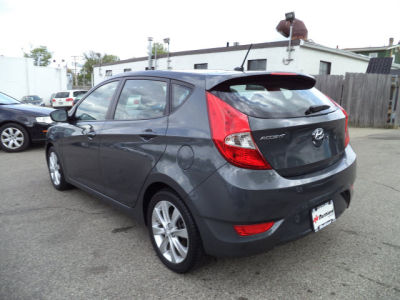 2012 Hyundai Accent SE