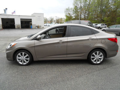 2012 Hyundai Accent  GLS