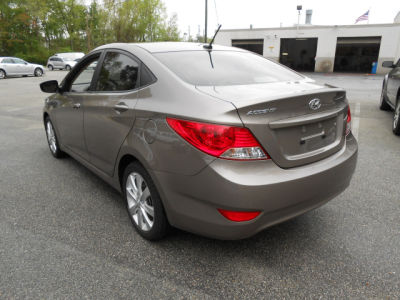 2012 Hyundai Accent  GLS